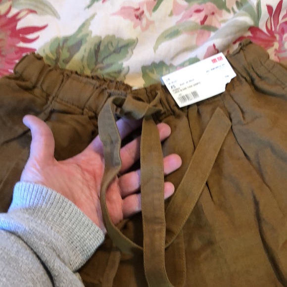 JW ANDERSON x UNIQLO Colab Size XS Linen Blend Tuck Short Paperbag LagenLook NEW - Picture 12 of 15